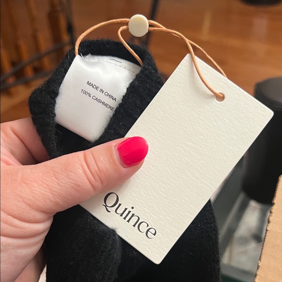 Quince  Black Cashmere Gloves NWT - Picture 3 of 3
